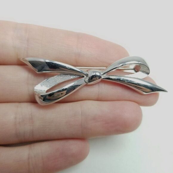 Vintage Monet Silver Tone Bow Shape Brooch, Simple Lapel Pin Signed - Picture 1 of 7